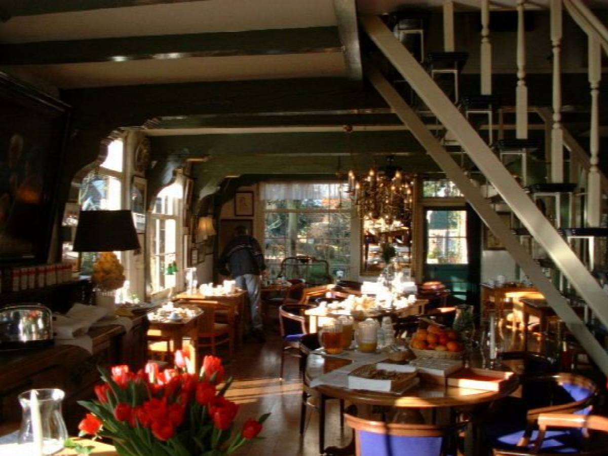 Very causy atmospheric restaurant