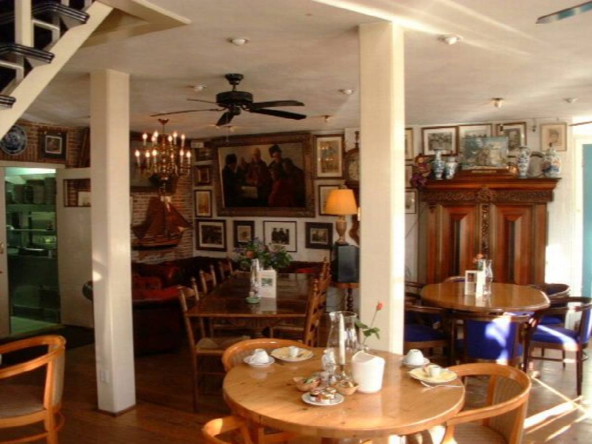 Very causy atmospheric restaurant
