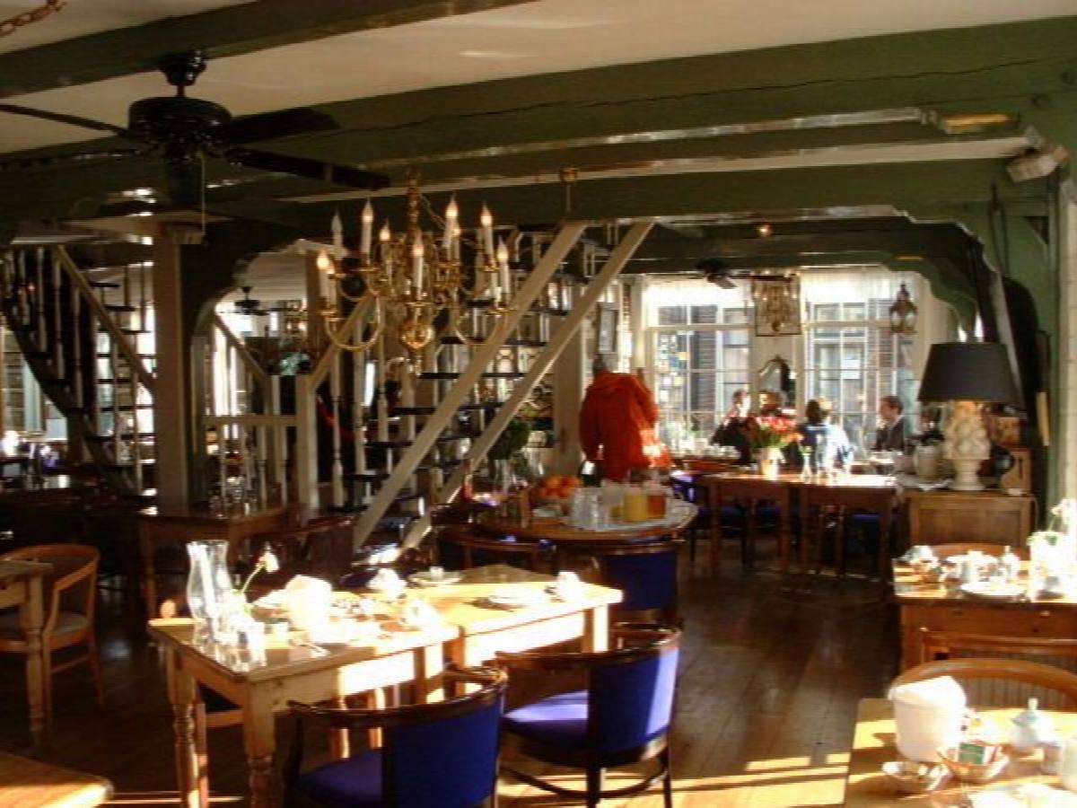 Very causy atmospheric restaurant