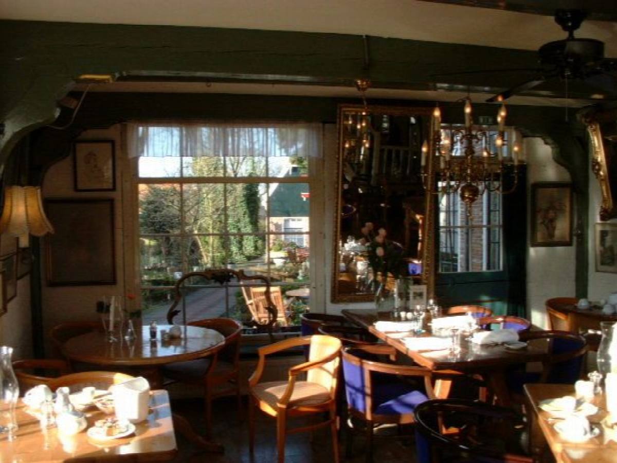 Very causy atmospheric restaurant