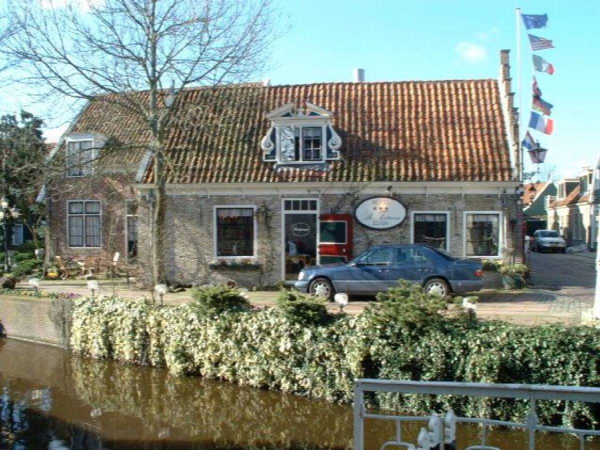 Very causy atmospheric restaurant