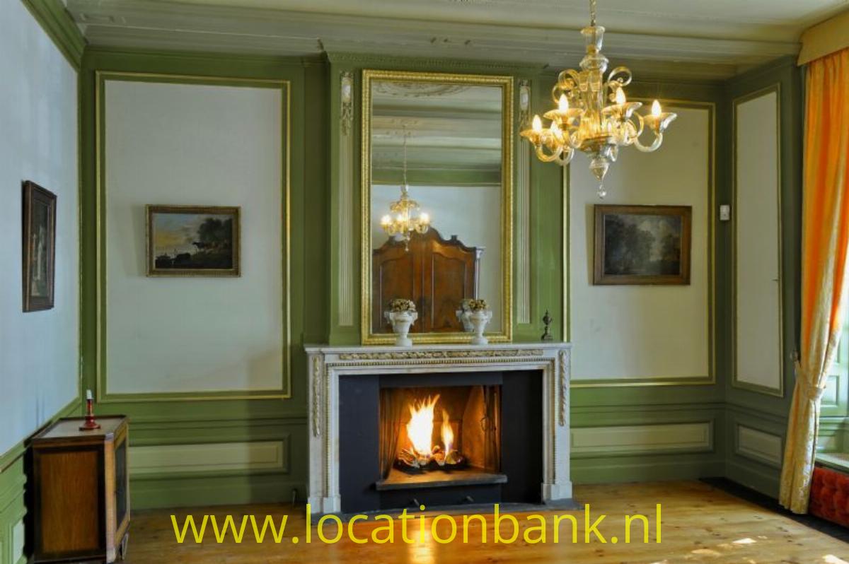 Woonkamer met open haard