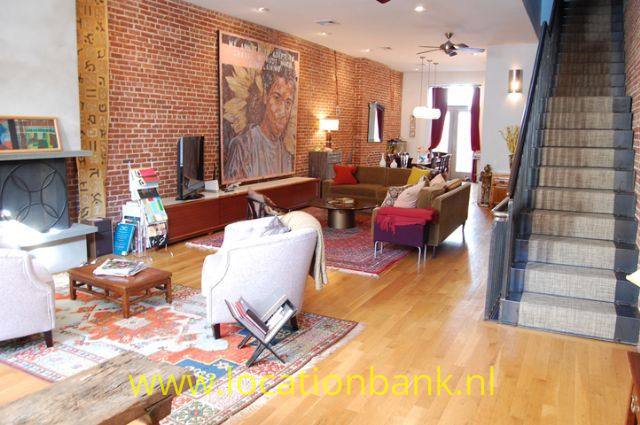 New York Dachboden entry into parlor
