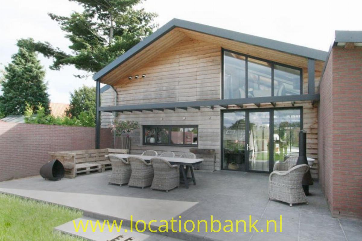 villa met terras in de tuin