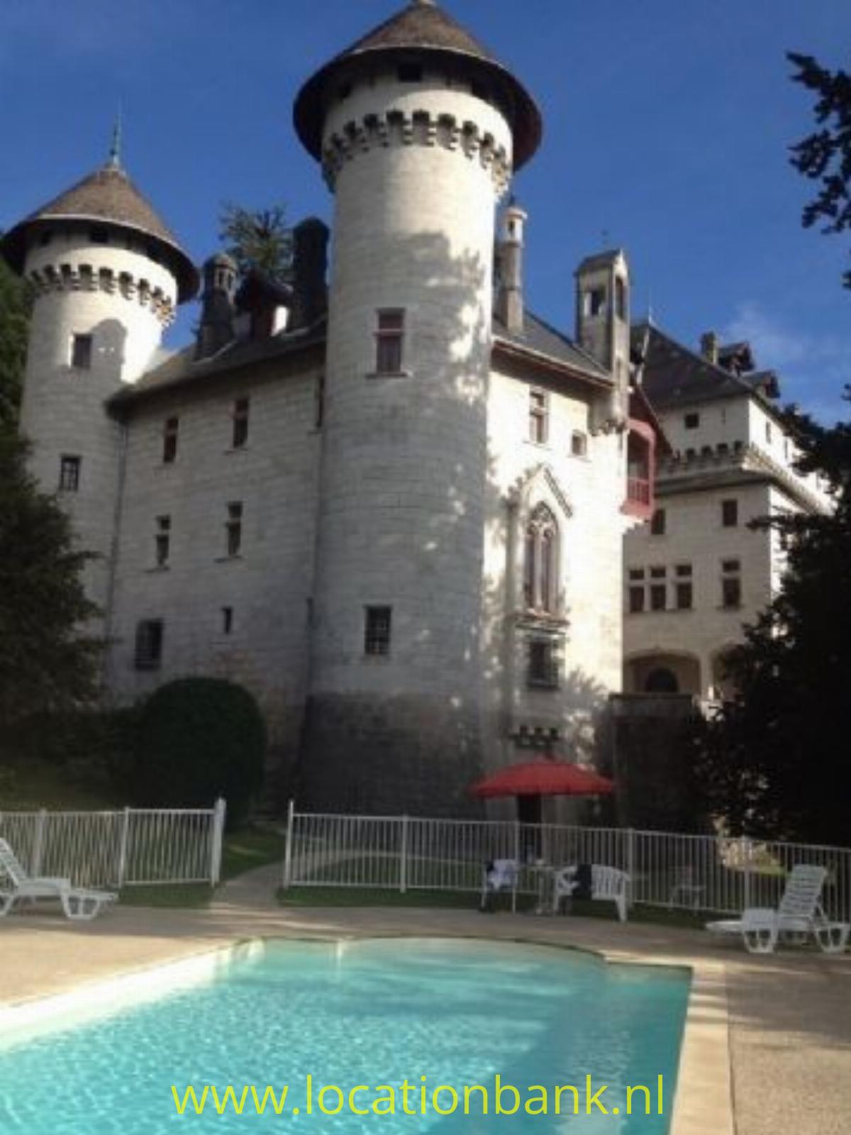 kasteel met zwembad