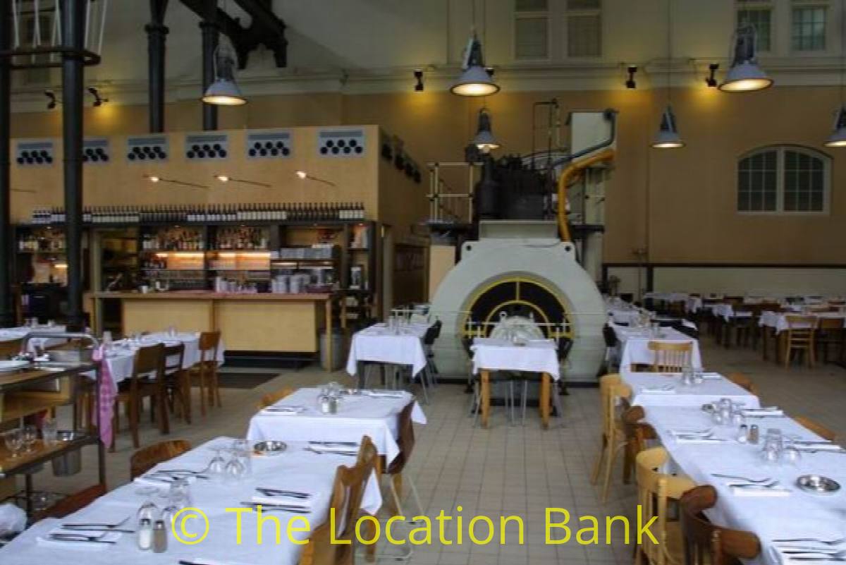 klassischal gro&szlig;es restaurant in industrial building