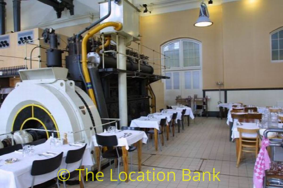 klassischal gro&szlig;es restaurant in industrial building