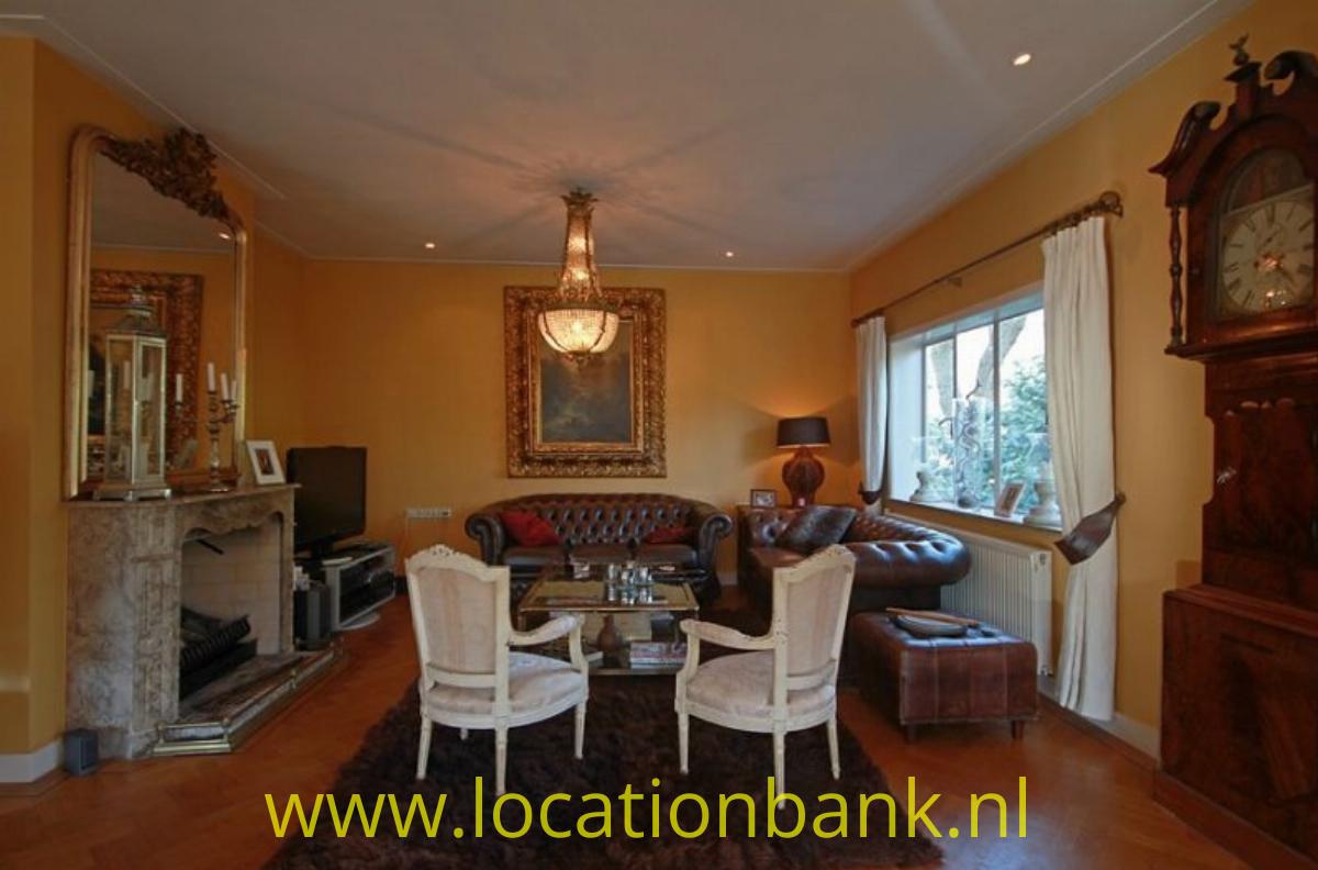 klassieke huiskamer met chesterfield banken