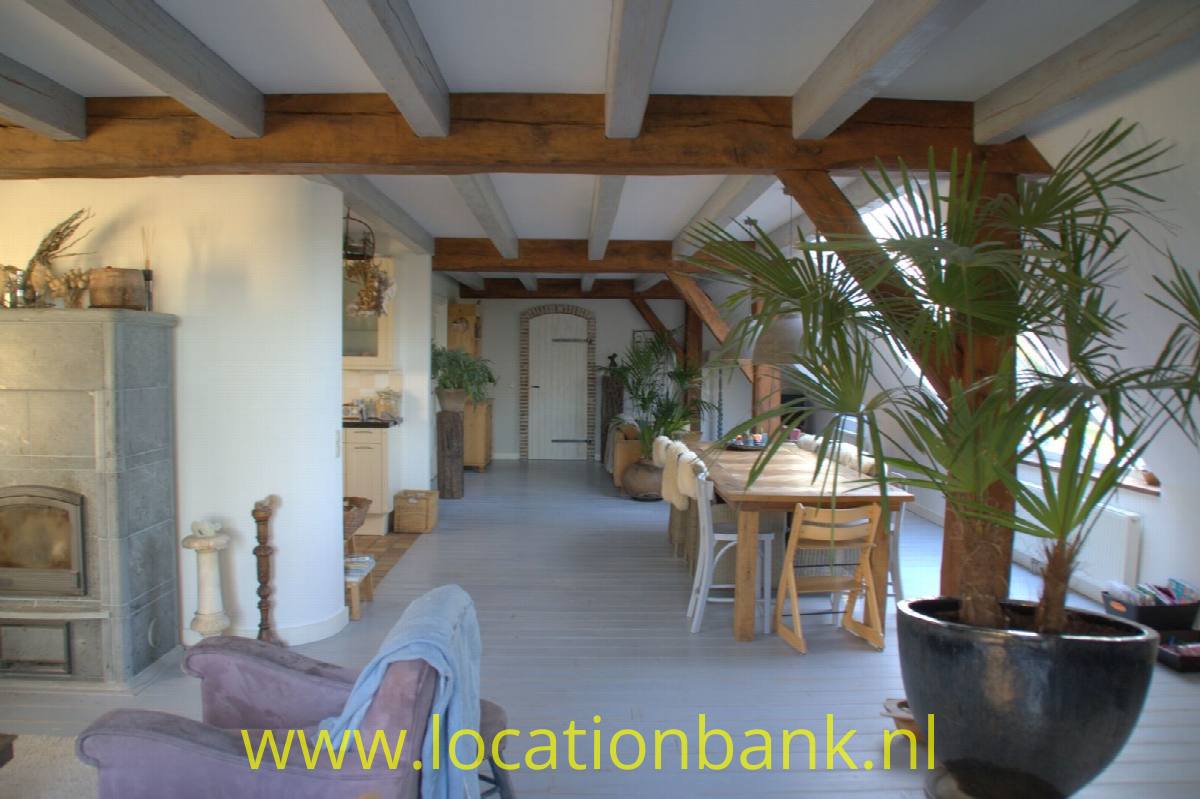 Wohnzimmer mit wooden beams