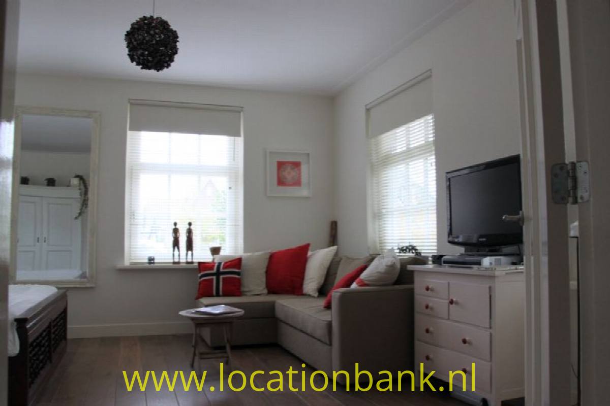 spacious Schlafzimmer