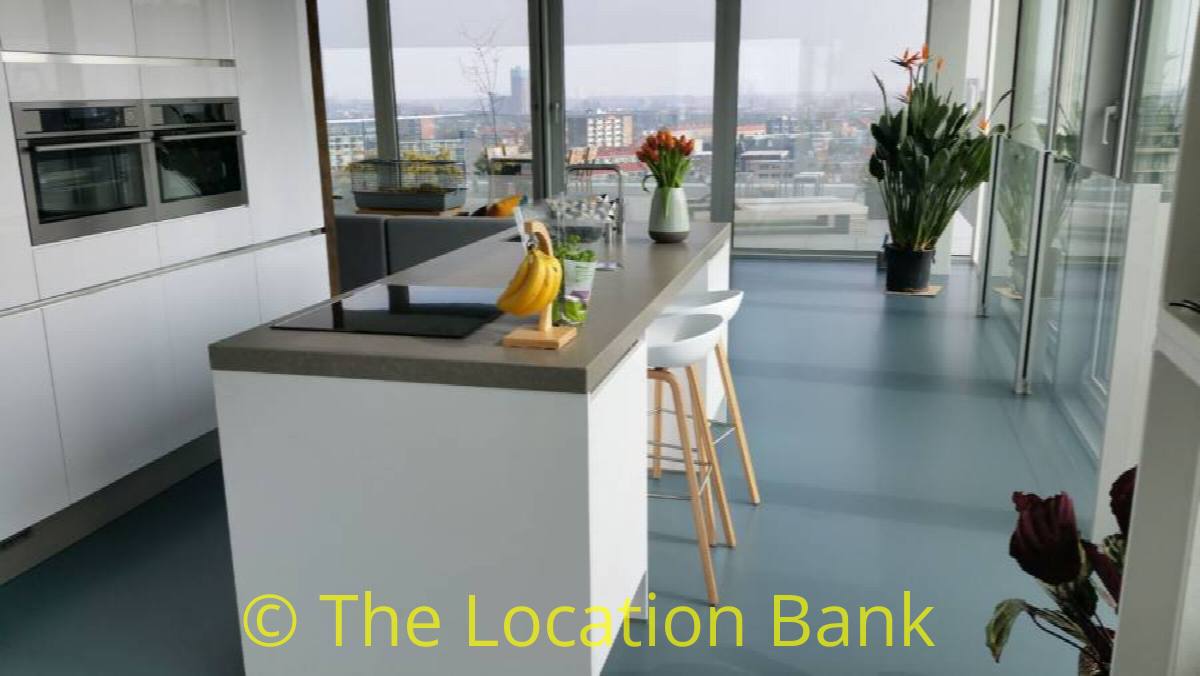 Moderne keuken met kookeiland