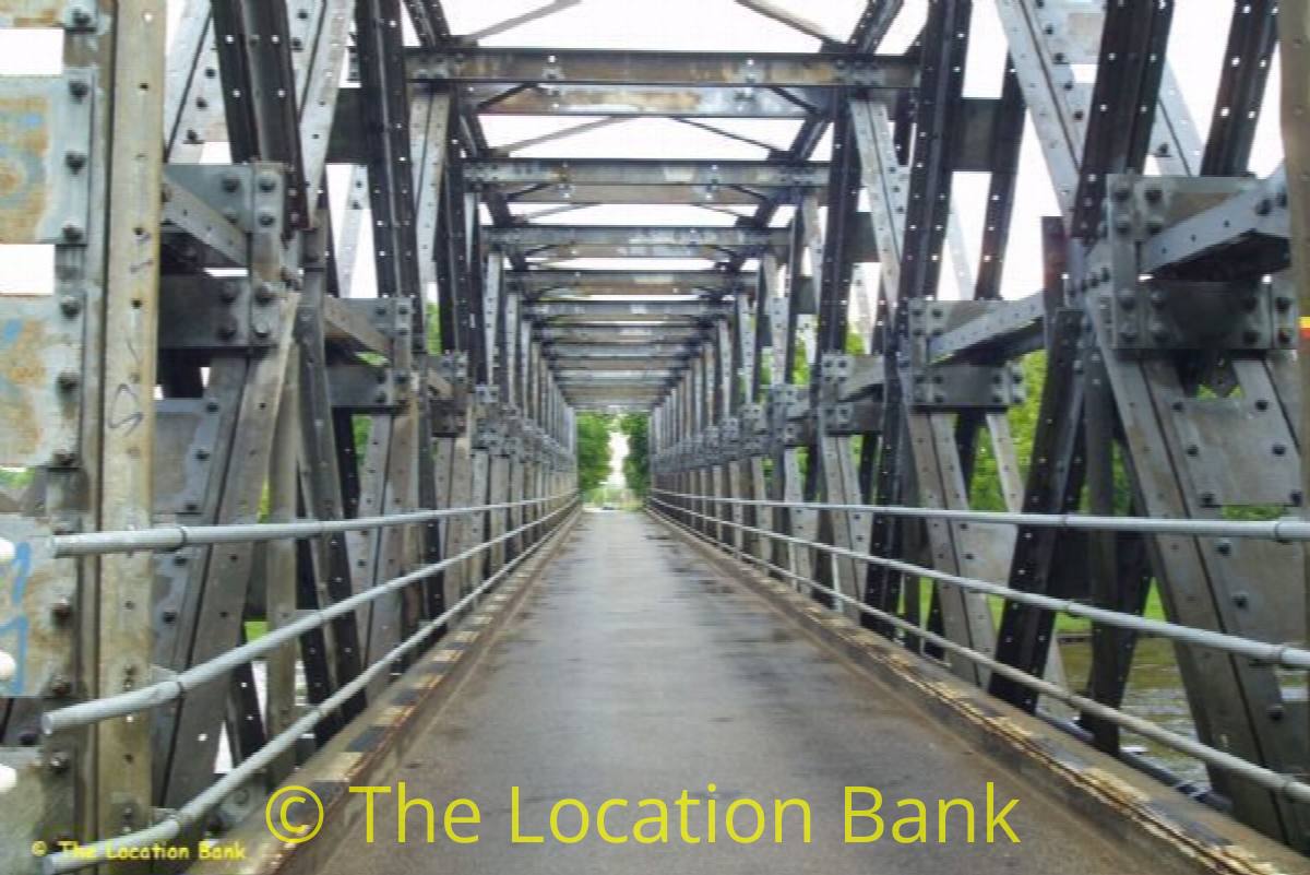 Antiker Iron Vorkriegsbr&uuml;cke one lane