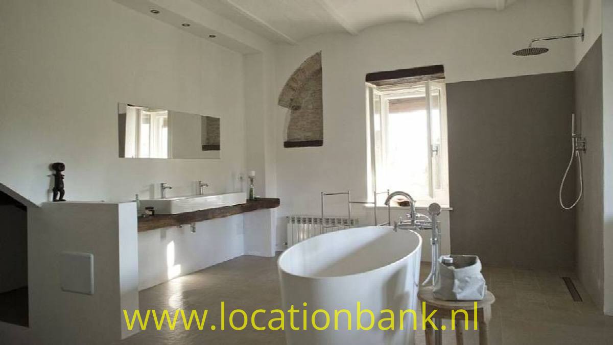 Ger�umige Badezimmer in Italien