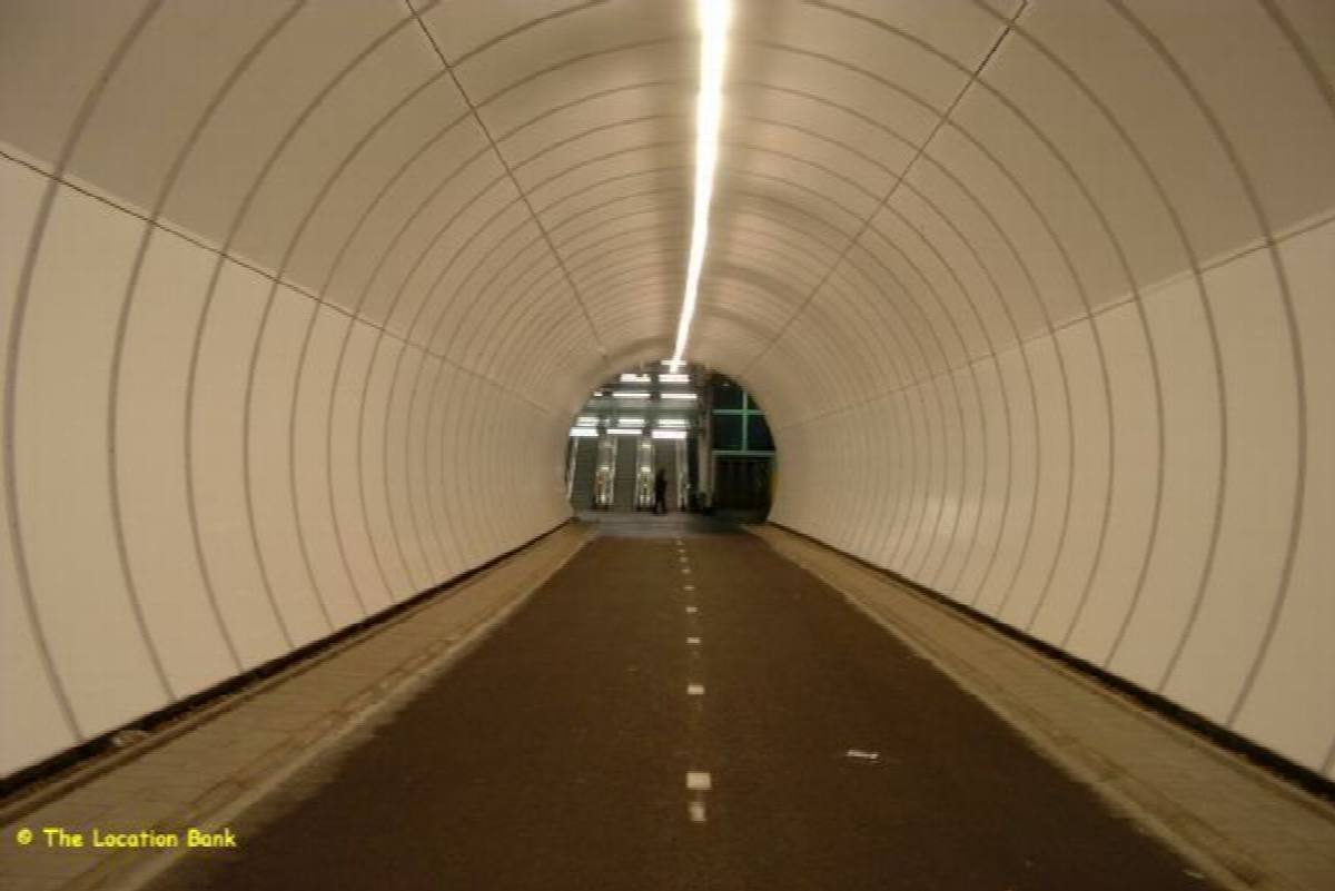 Moderne one lane Tunnel