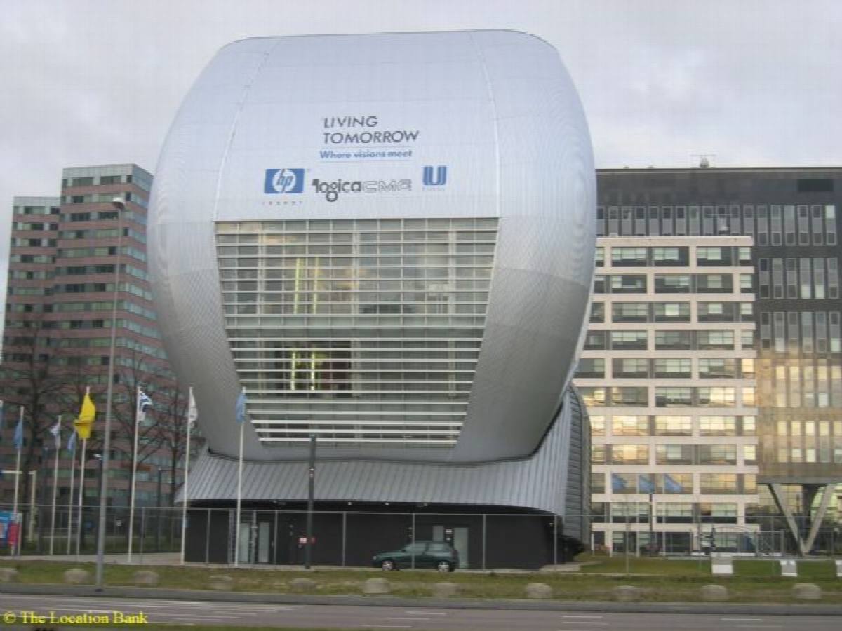 Moderne steel building