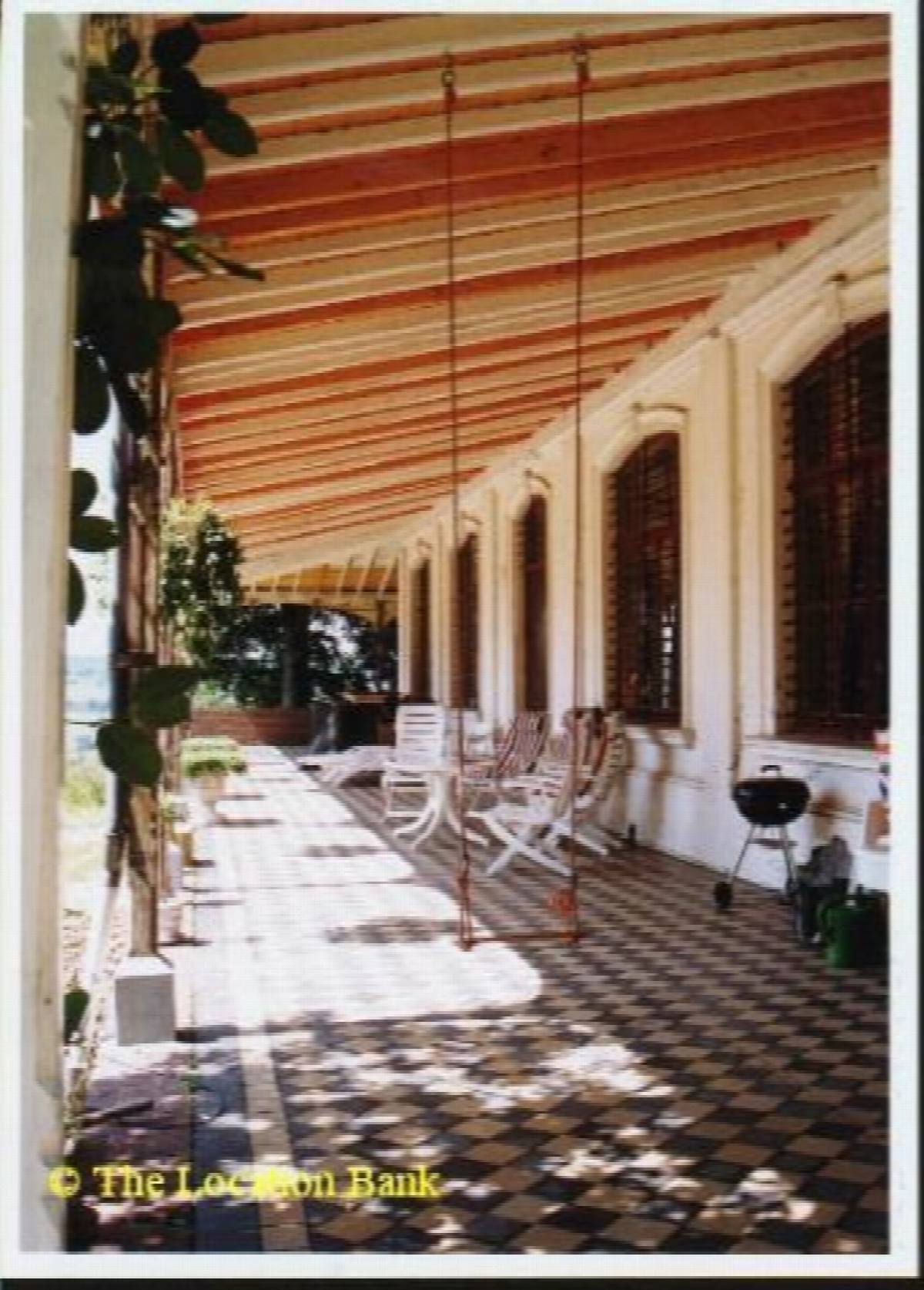 Colonial House / Villa