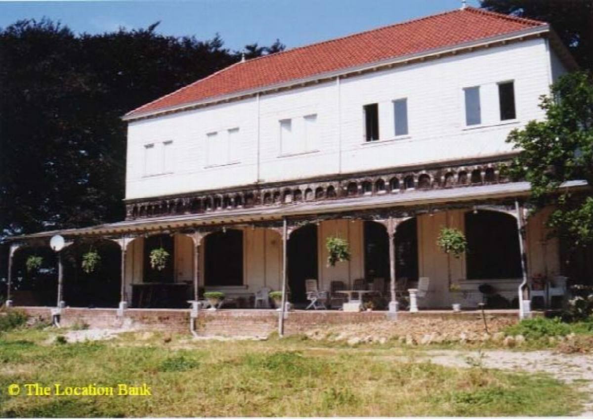 Colonial House / Villa