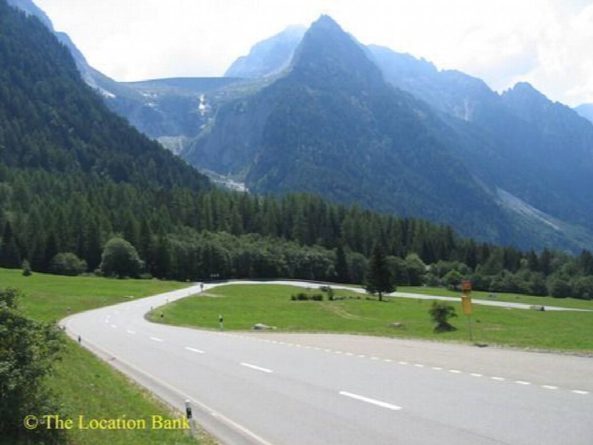 serpentine mountain pass highway