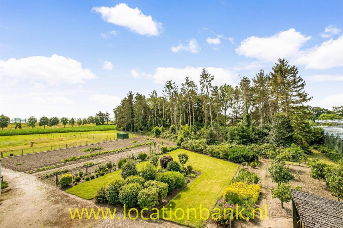 Twee paardenweien, moestuin, tuin