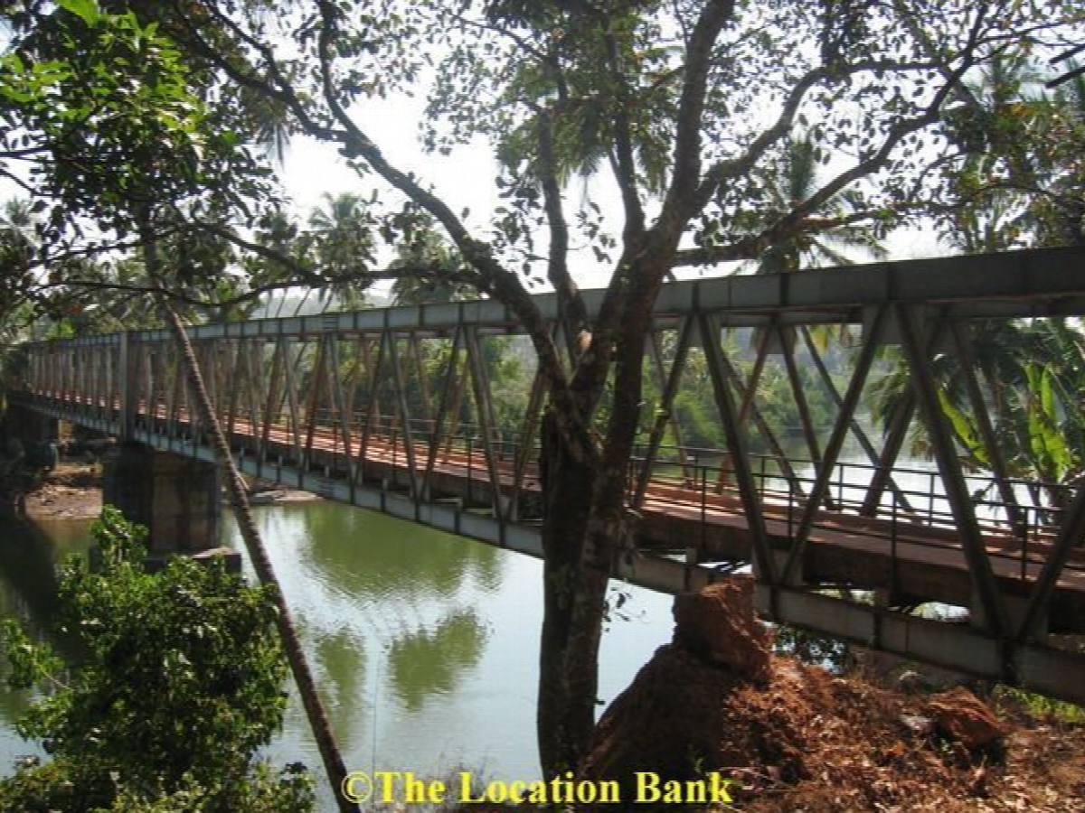Industrial prewar Indian Br&uuml;cke over a river
