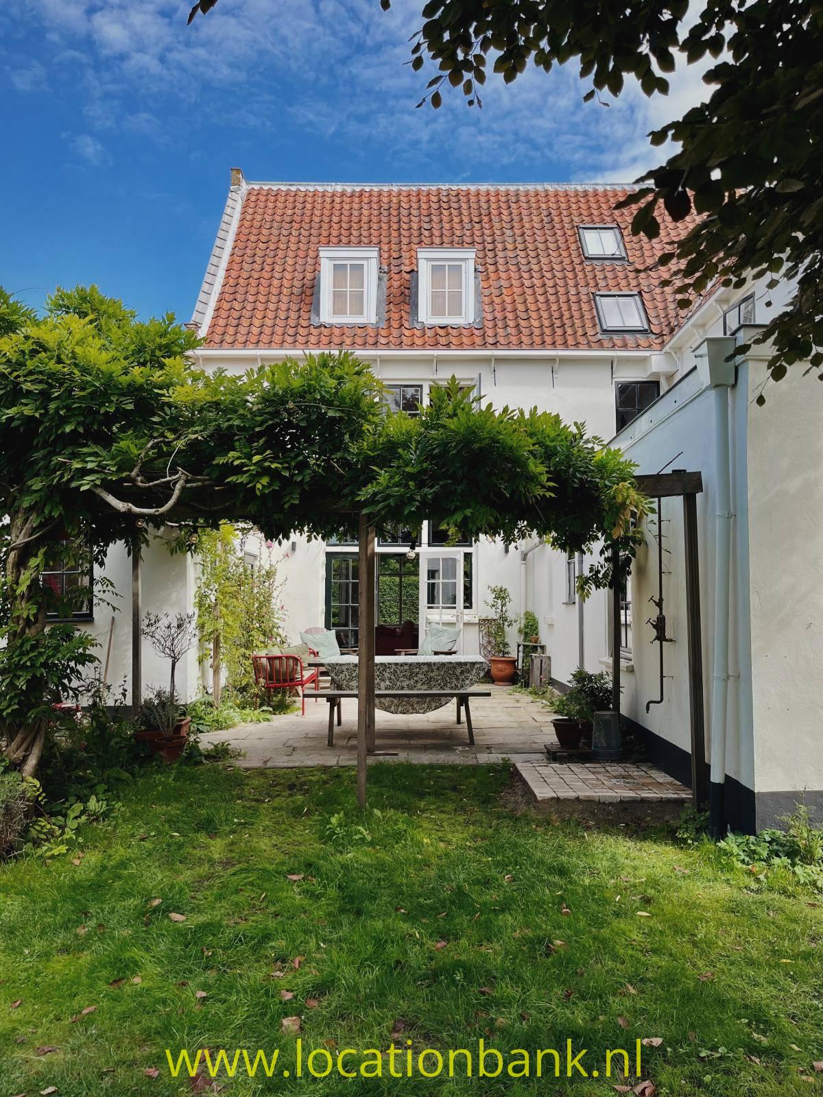 Achterkant woning vanuit tuin