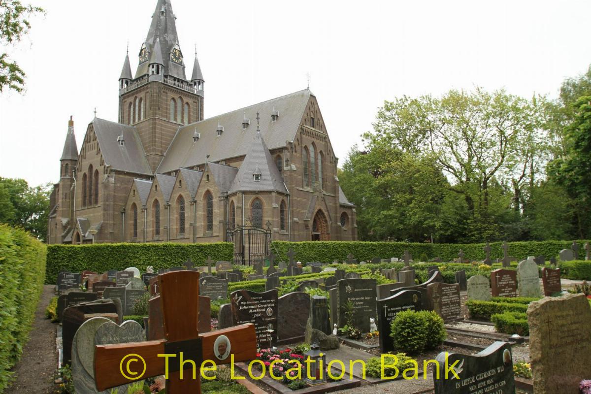Kerk gezien vanaf de begraafplaats