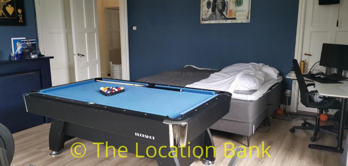 jongenskamer met pooltafel