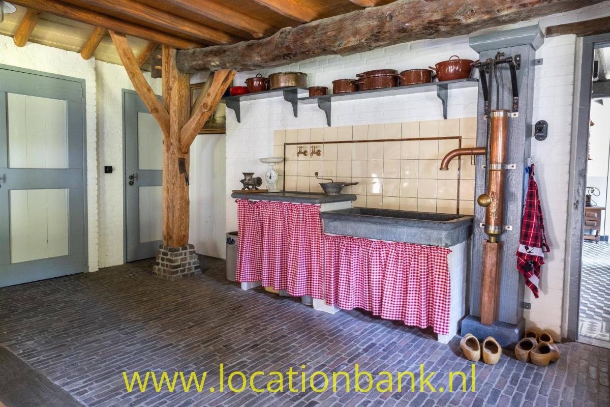 keuken met waterpomp
