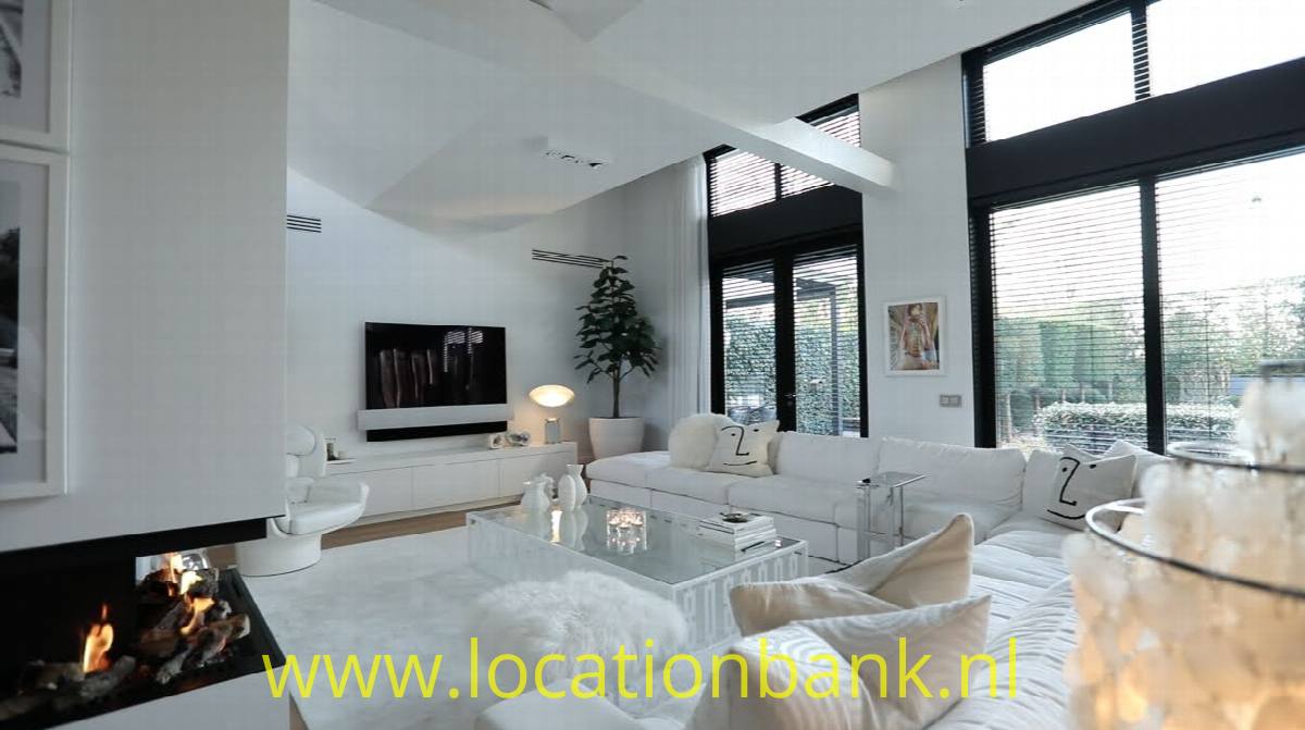 open haard witte ruimte