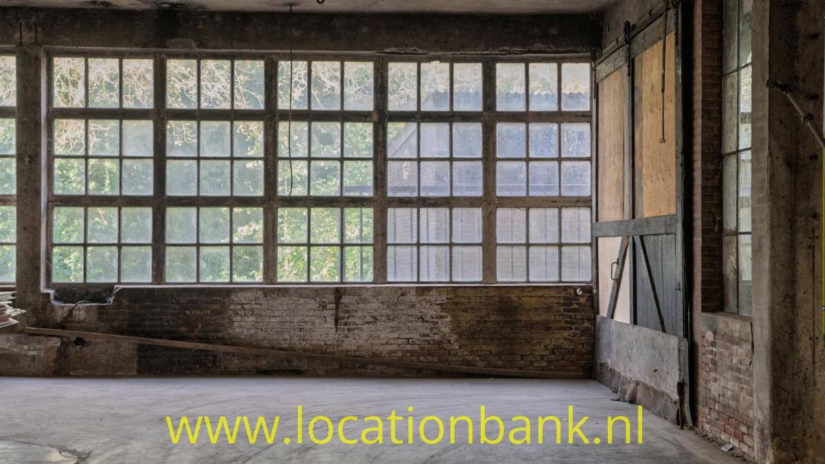 Urbex 2: Grote productiehal in de leerlooierij (begane grond) waar de tijd heeft stilgestaan.