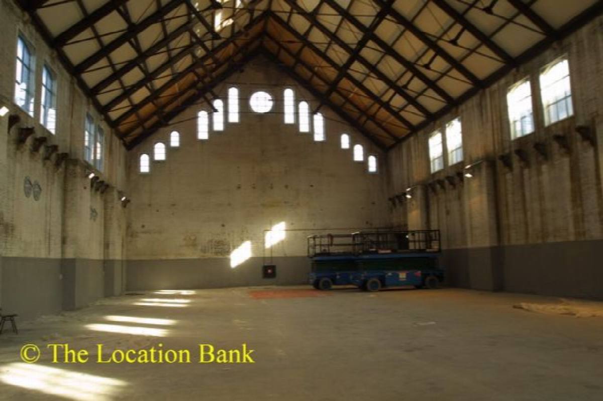 Empty Warenhaus hall