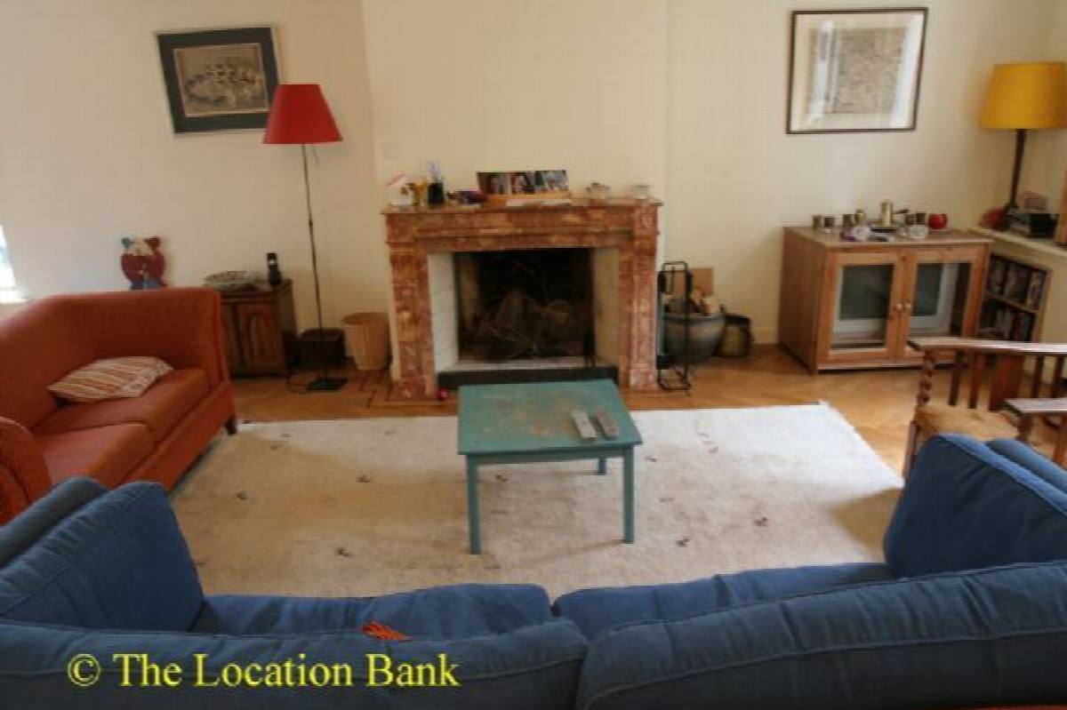 Living mit fireplace