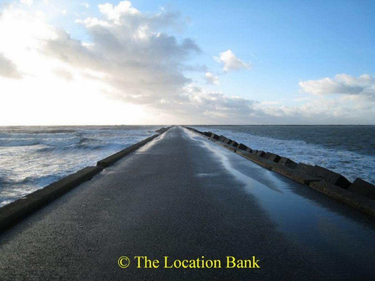 Weg door zee of pier