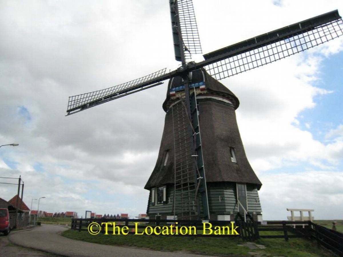 Typical holl&auml;ndischer Windm&uuml;hle