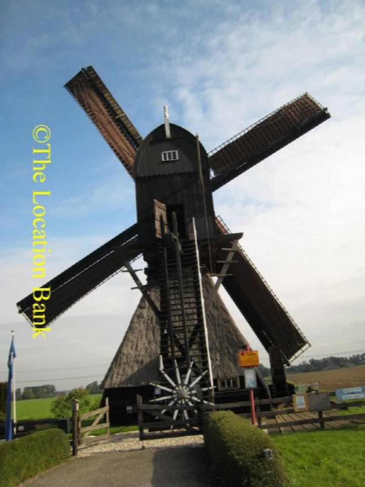 Typical holl&auml;ndischer Windm&uuml;hle