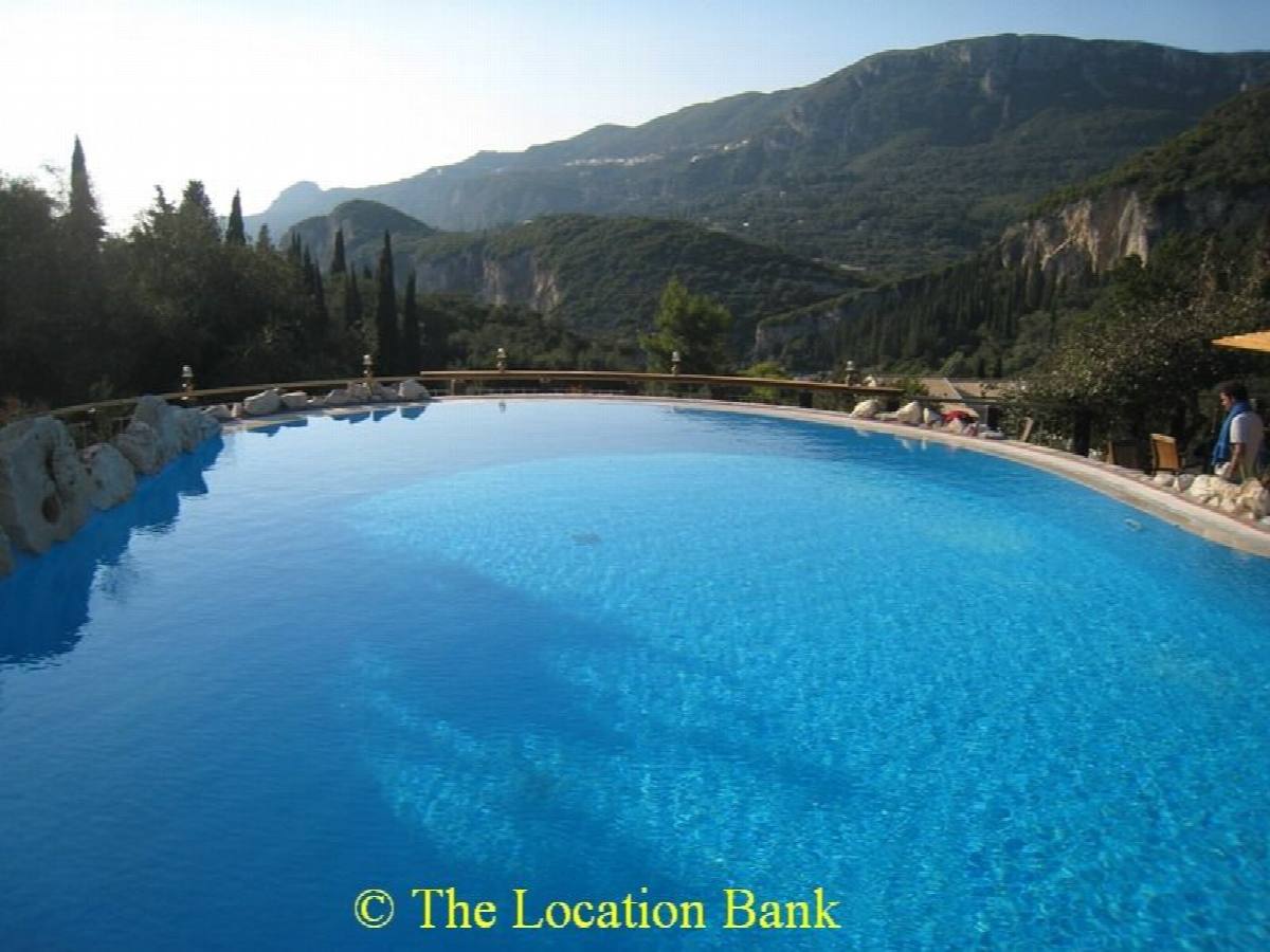 Swimming Pool und bar