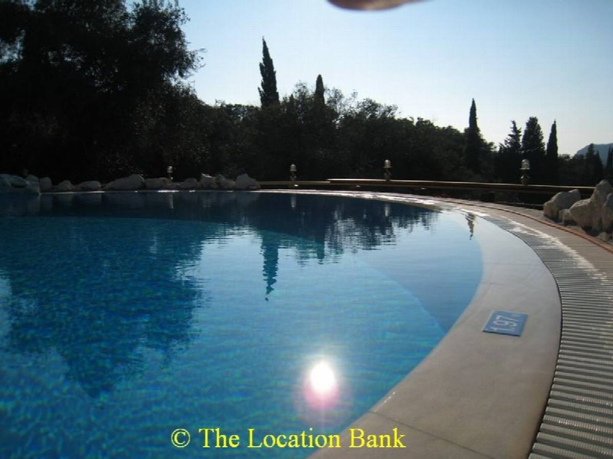 Swimming Pool und bar