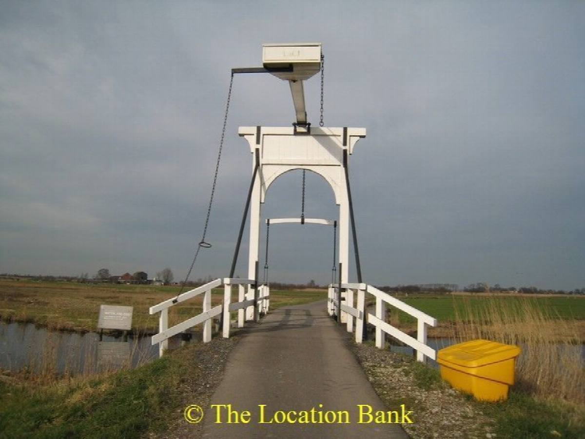 Typical holl&auml;ndischer Br&uuml;cke