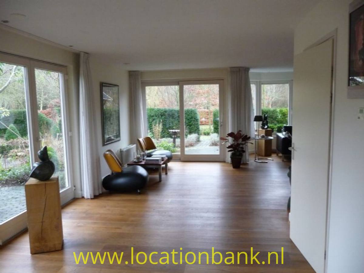 spacious Wohnzimmer