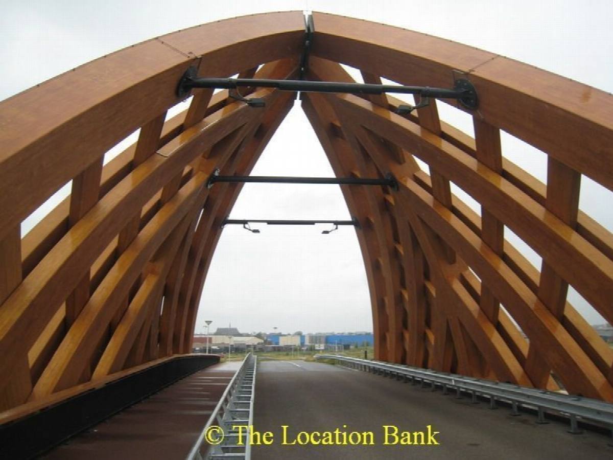 Moderne Holz Brücke