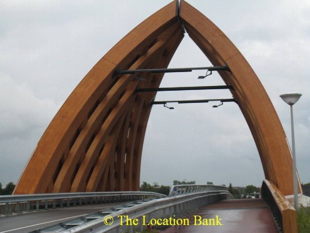 Moderne wooden Br&uuml;cke