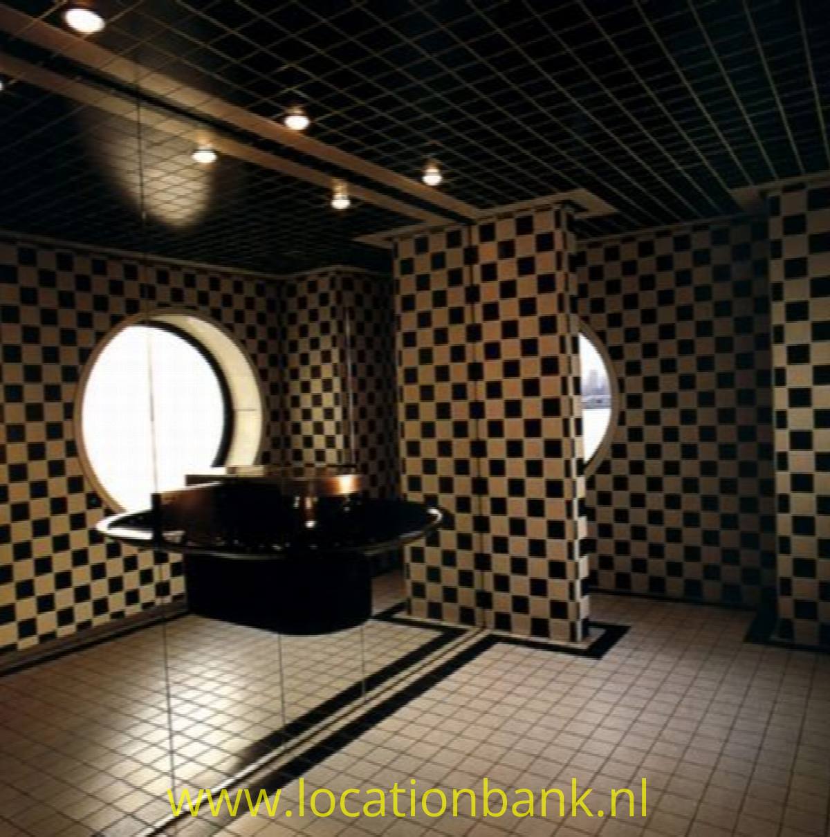 Moderne restaurant at the watersite mit a very special Toilette
