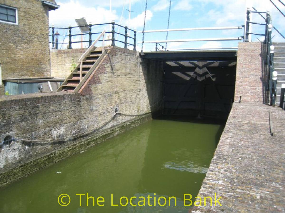 Sluice oder water lock
