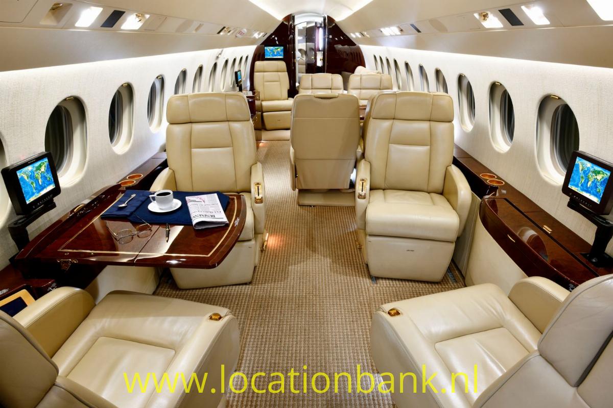 Falcon prive jet