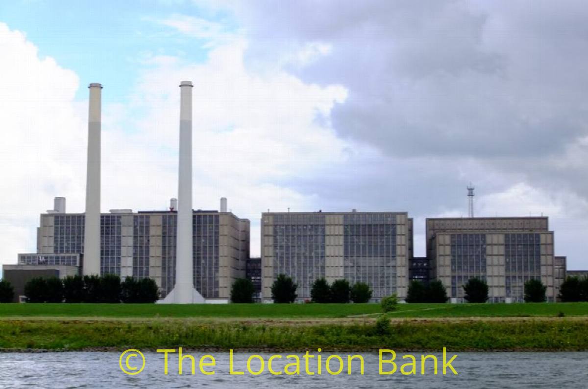 Powerplant in concrete building