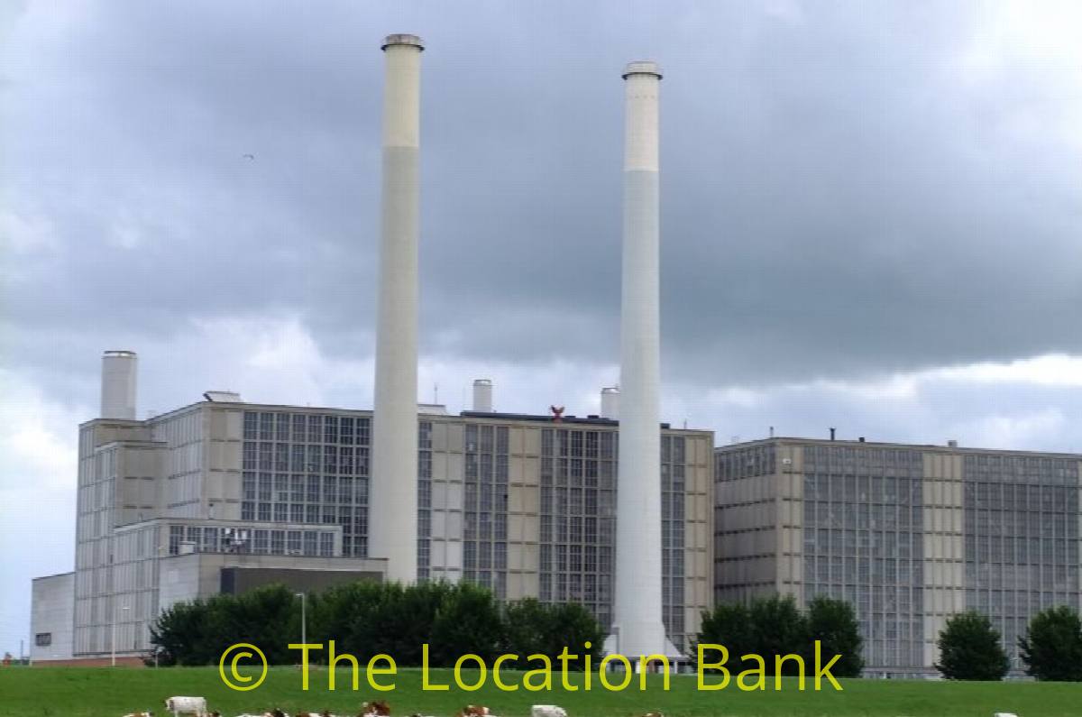 Powerplant in concrete building