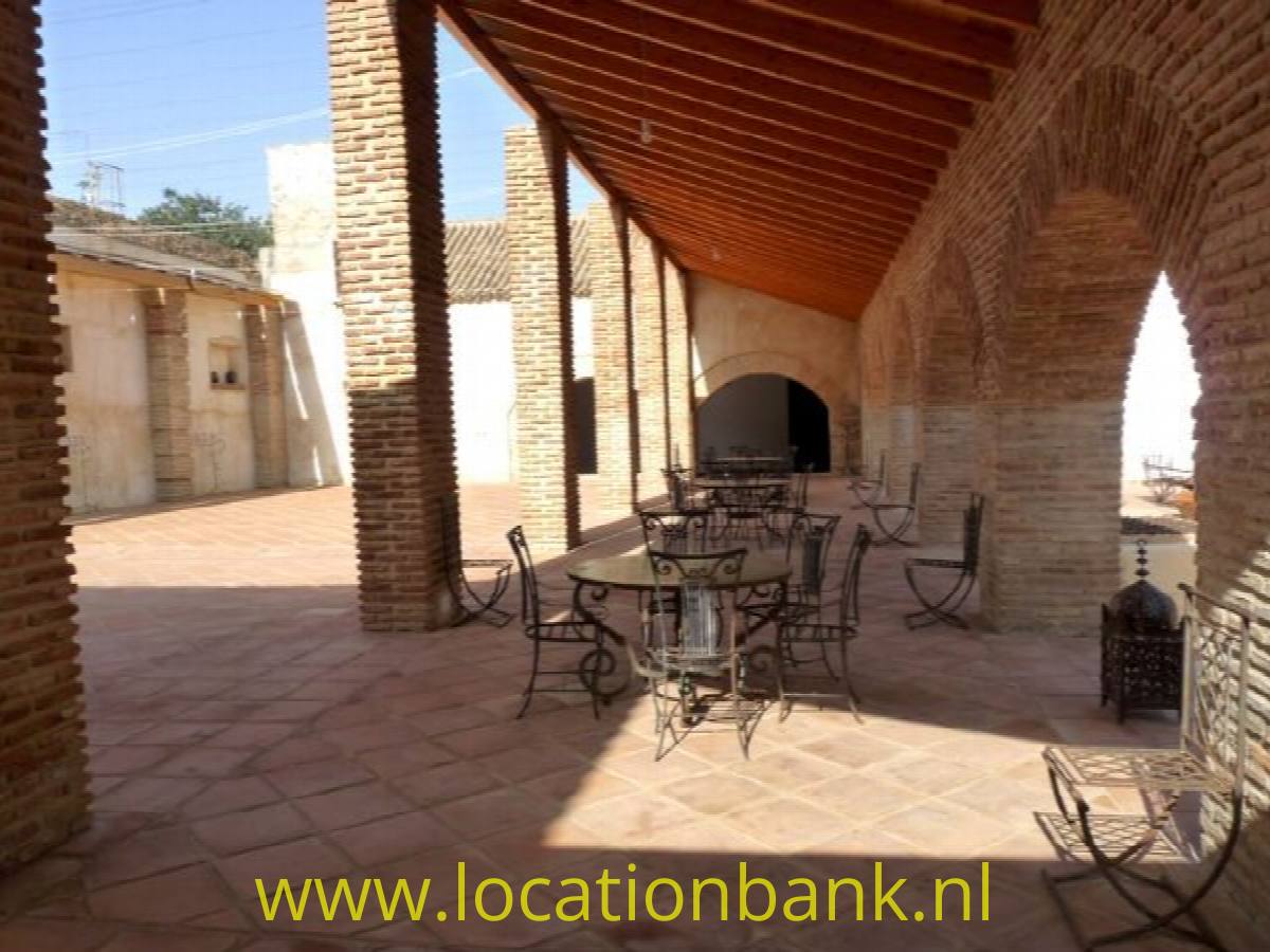 court oder patio