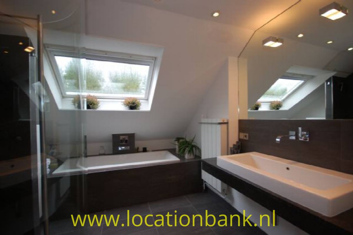Badezimmer mit Badewanne