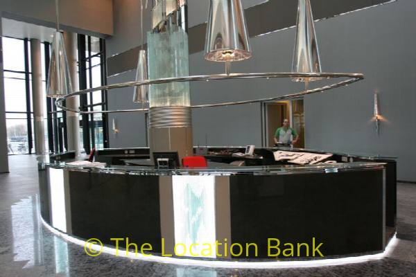 filmlocatie Moderne kantoor receptie balie en vergaderzalen kantoor