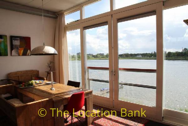 filmlocatie Kleurrijk huis in Amsterdam aan het water